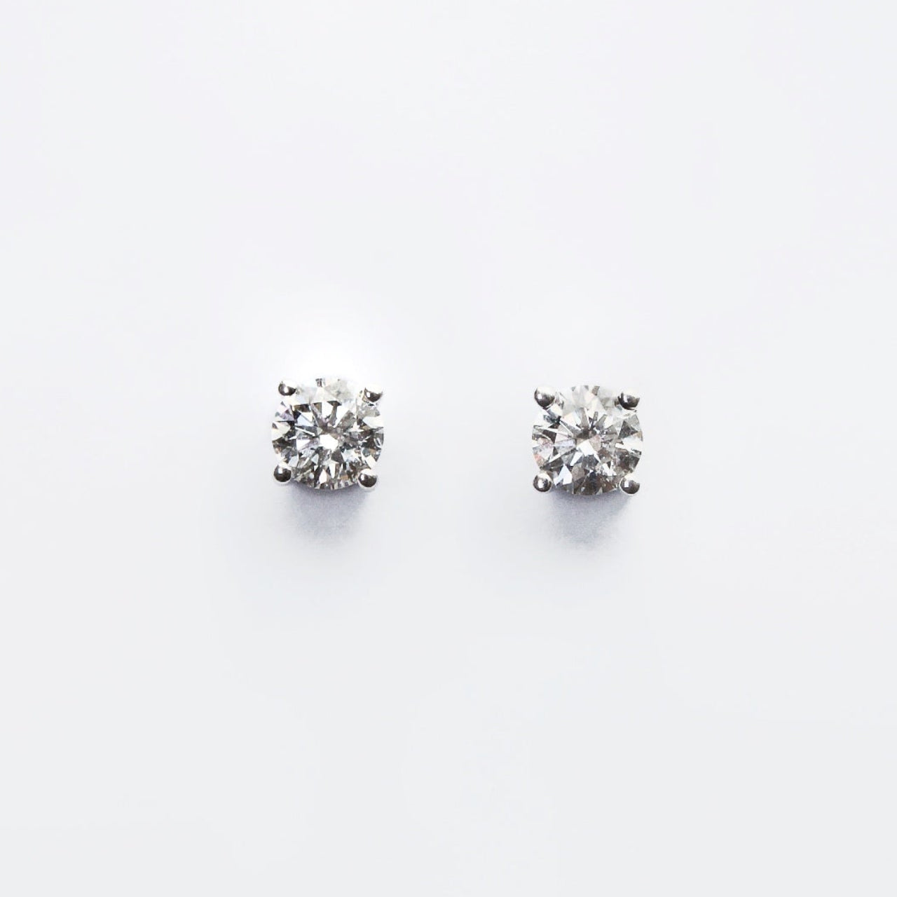 LAB Grown Studs
