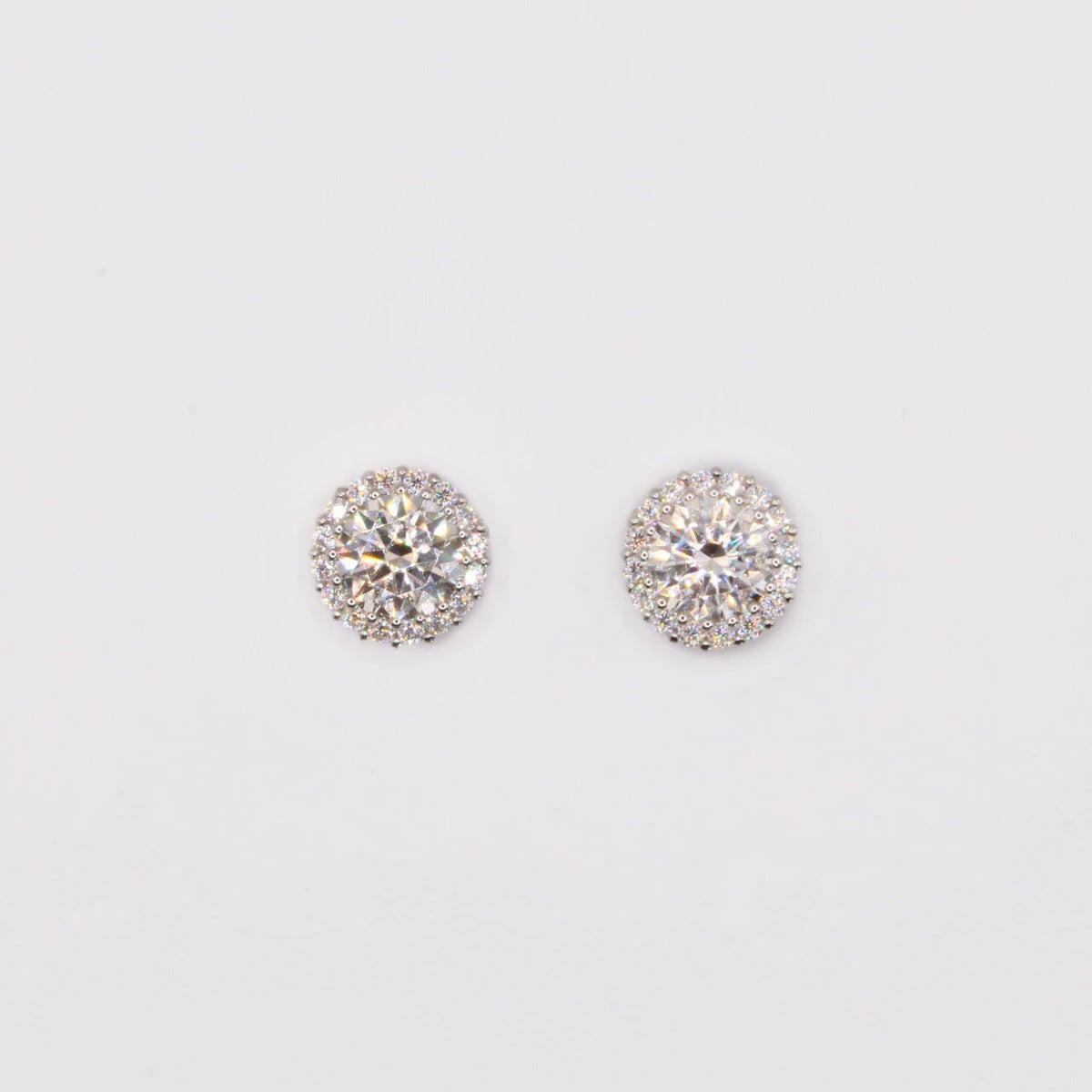 Ilusión Moissanite Stud