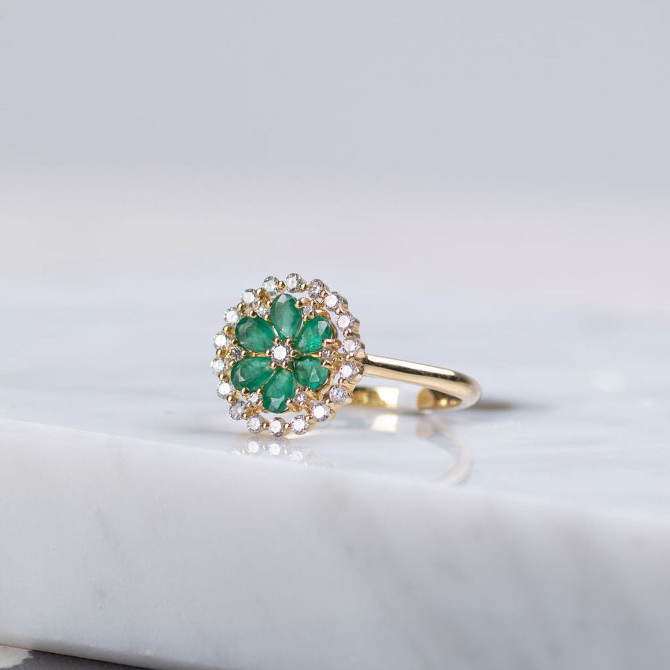 Flower Emerald Diamond Ring